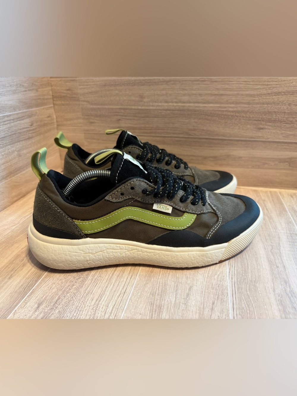 Vans Men's 8 Shoes UltraRange EXO SE low black/olive ultracush Men 8